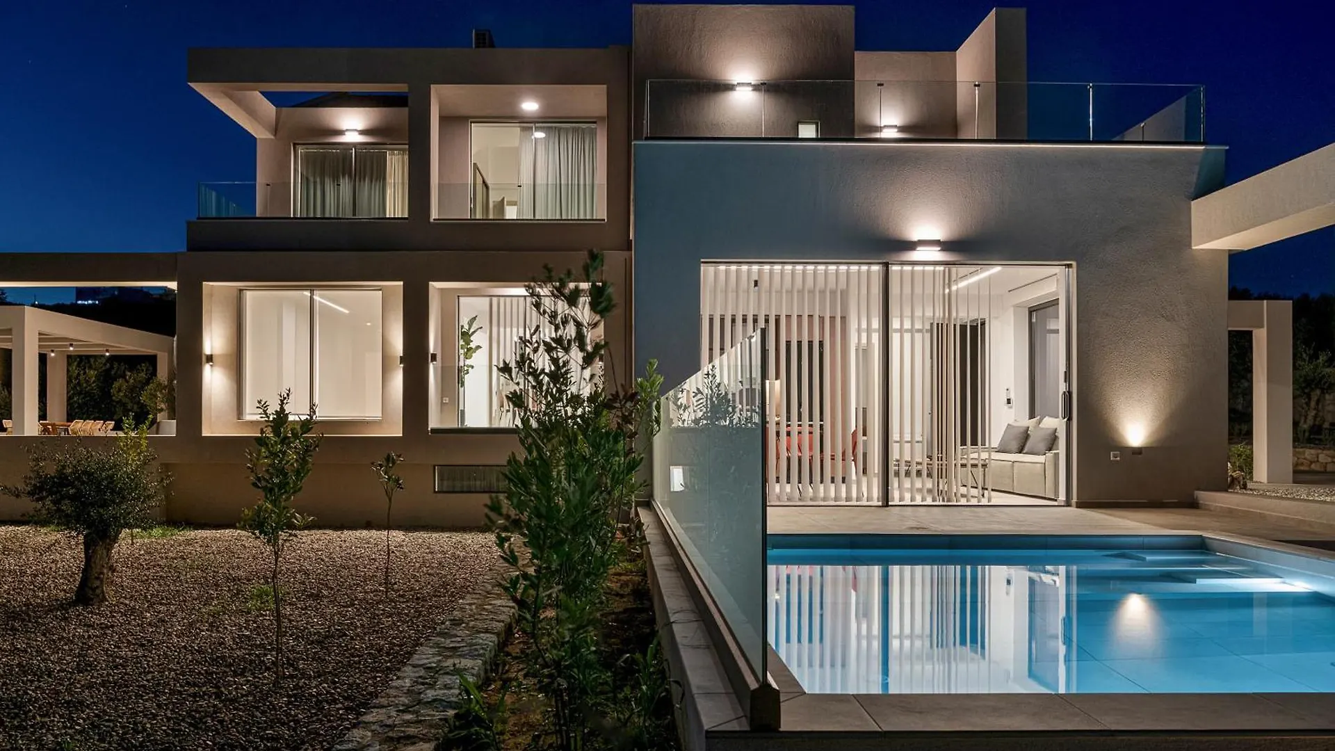 Sunny Vacay Villa Stérnai