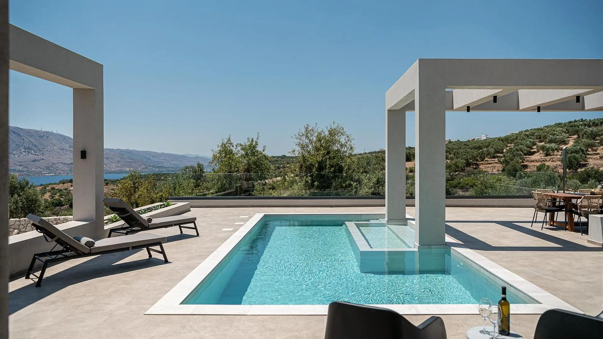 Sunny Vacay Villa Stérnai