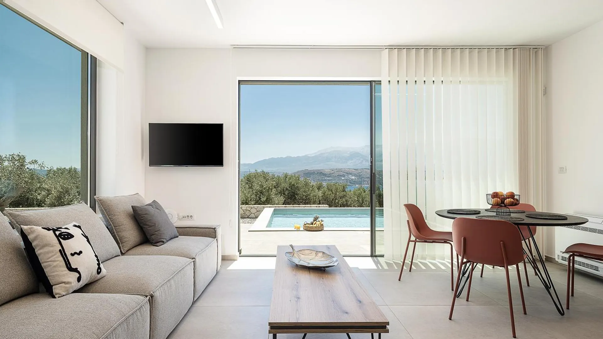 Sunny Vacay Villa Stérnai