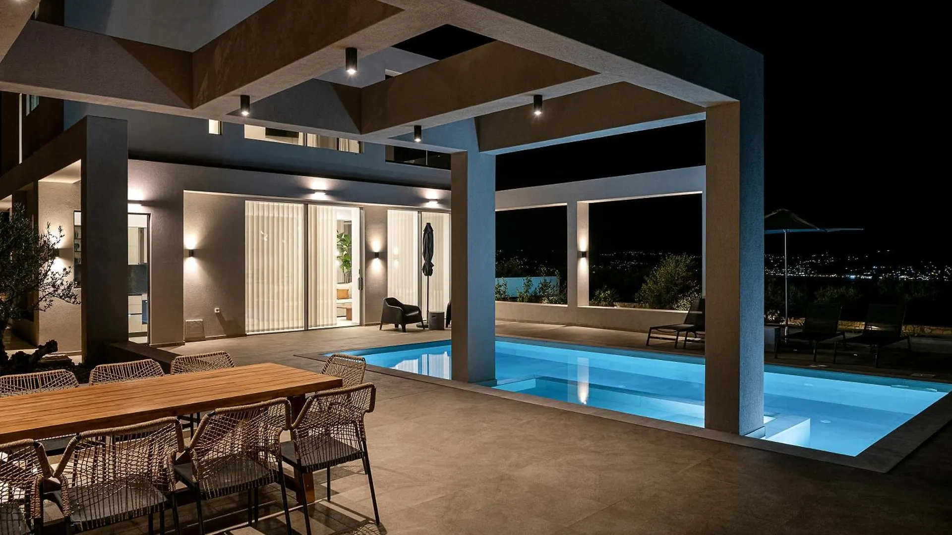 Sunny Vacay Villa Sternai