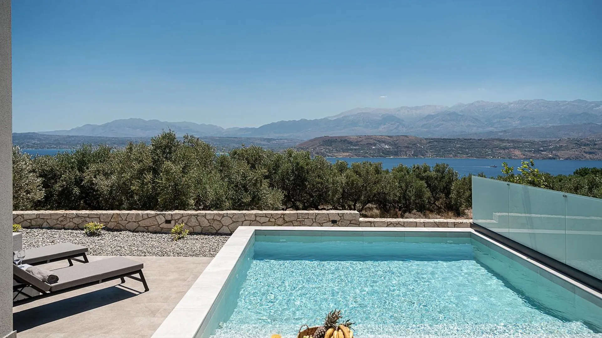 Sunny Vacay Villa Sternai
